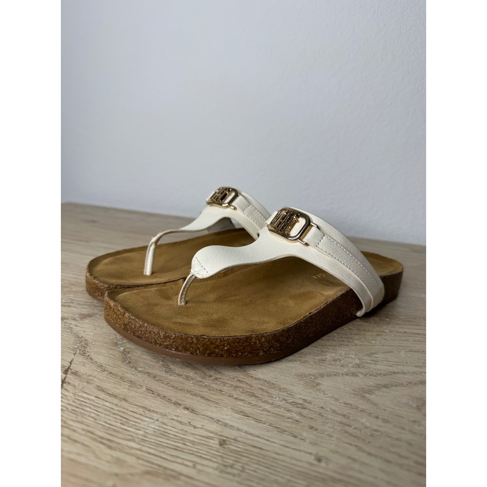 Tommy Hilfiger TWTOSANA-C White Thong Sandals Gold Logo Buckle Womens 8M
